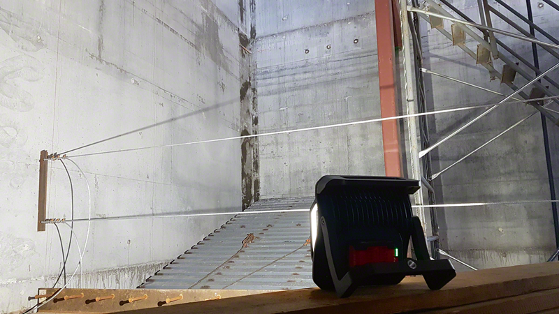 BOSCH GLI 18V-4000 C Akumulatorska lampa za gradilište 0601446800 - 2