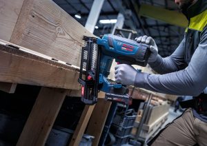 BOSCH EXPERT EXNH18V-90R Akumulatorski pištolj za eksere za drvo 06019R1202 - 3