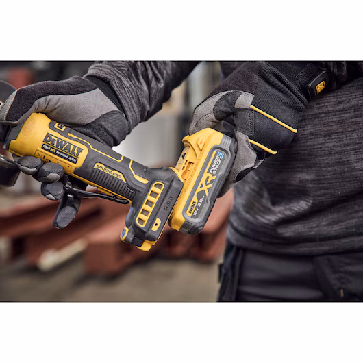 DEWALT DCG404NT akumulatorska ugaona brusilica 18V, 125mm, BodyGrip drška (solo alat u TSTAK koferu) - 9