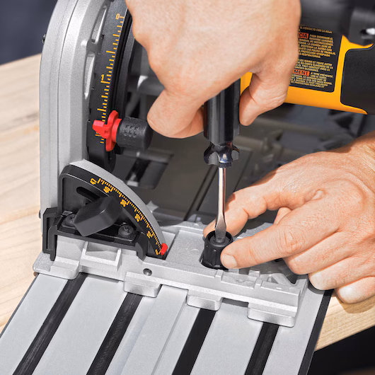 DEWALT DWS520KTR električni uranjajući cirkular 1300W 165mm TSTAK sa vodećom šinom 1,5m - 4